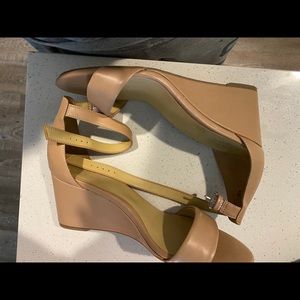 Naturalized wedge sandals